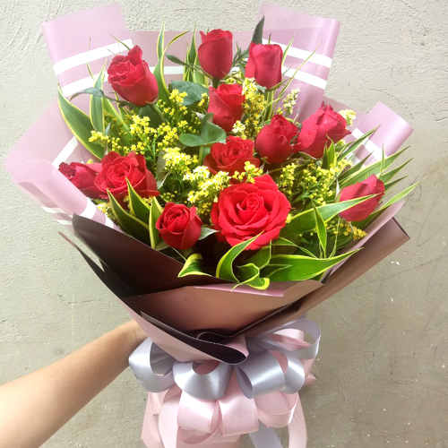 12 Stems Red Color Roses Bouquet To Cebu | CebugiftShop